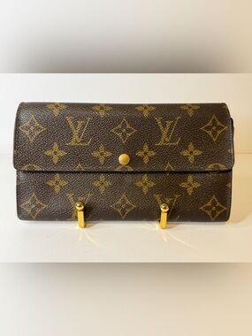 Louis Vuitton Sarah wallet